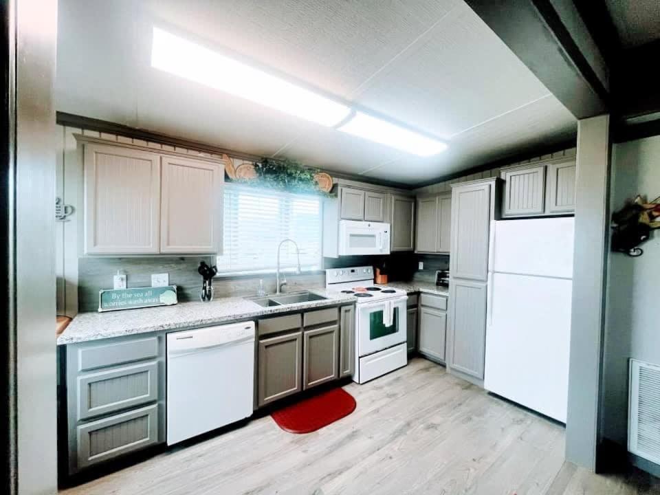 Cute Coastal Cottage! Just A Few Blocks To Beach, Gulf, Jetty And Splash Park! Surfside Beach Exterior photo