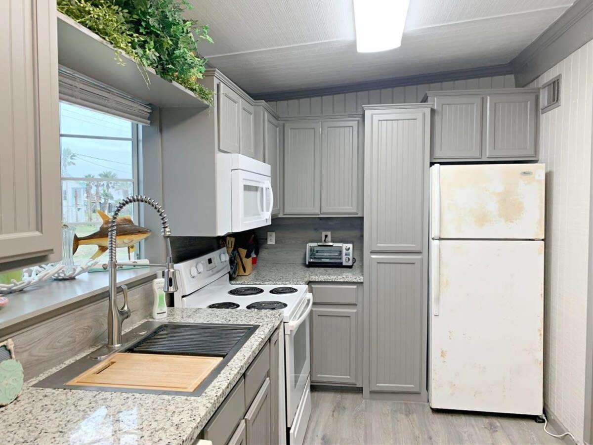 Cute Coastal Cottage! Just A Few Blocks To Beach, Gulf, Jetty And Splash Park! Surfside Beach Exterior photo